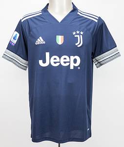 Buffon, Gianluigi - Fantrikot  | Original adidas Fantrikot von Juventus Turin mit der Rückennummer "77" Gianluigi Buffon. Mit original Signatur von Buffon auf der Rückennummer! Das Trikot wurde im April 2021 von Buffon signiert und mit einem Echtheitszeichen von "21 autographs international" versehen. Dabei ein original Farbfoto, das Buffon beim signieren dieses Trikots zeigt!.Größe L. - Bild 2