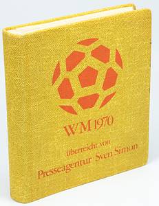 2Simon, Sven | WM 1970 überreicht von Presseagentur Sven Simon. Mit 39 S/W-Pressefotos (22x18) von der Fußball-Weltmeisterschaft 1970. Persönliches Exemplar von Stan Libuda! - Bild 2