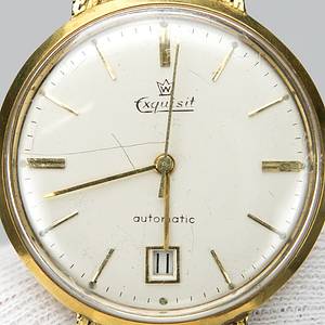 1Dortmund,Borussia-Goldene Uhr 1966  | Stan Libuda wurde 1966 mit Borussia Dortmund Europapokalsieger. Aus diesem Anlass schenkte Borussia Dortmund allen beteiligen Spieler eine goldene Uhr der Marke "Exquisit Automatic" mit Sekundenzeiger und Datumsanzeige. Auf der Rückseite wurde ein Erinnerungschriftzug eingraviert "BVB 09 Europa Pokalsieger 1966". Das Gehäuse ist aus Gold 18 k - 0,750 (gepunzt). Das Milanesearmband ist ebenfals aus Gold 14 k - 585 (gepunzt). Das Gesamtgewicht der Uhr beträgt 65 Gramm (das Uhrwerk ist nicht aus Gold). Persönliche Armbanduhr von Stan Libuda, der diese Uhr auch häufig getragen hat! Museumstück! - Bild 4