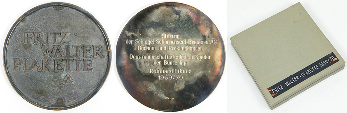 Sorry, no english description is available. ...  -  Condition: A.....Die Fritz Walter Plakette wurde von 1968 - 1973 an verdiente Bundesliga- und Nationalspieler vergeben. War als Ergänzung zur Ehrung "Spieler des Jahres" gedacht. Rarität!  -angelaufen