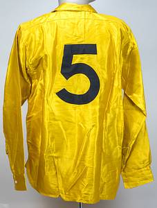 1Dortmund, Borussia-Trikot 1963  | Original match worn Spielertrikot von Borussia Dortmund mit der Rückennummer 5, getragen von Lothar Geisler (1936-2019) im Europapokalspiel Hinspiel am 6.11.1963 in Lissabon gegen Benfica Lissabon (1:2). Das Trikot kommt aus dem Nachlass eines ehemaligen Zeugwartes von Borussia Dortmund. Der damalige Zeugwart hat dieses Trikot ca. 1983 vom aktuellen Bundesligakader des BVB signieren lassen. Status:AAB. Museumsstück!!. - Bild 3