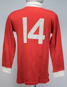  - Original match-worn Manchester United jersey from the 1974–75 season, featuring the back number "14". Status: ABC --Long-sleeve jersey; button placket; Size M; embroidered club crest; 100% cotton; Linen back number, sewn on.. Umbro International. Condition: A- - Bild 3