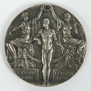  - Olympic Games 1908: Winner's medal awarded to Alexander Petrov (1876–1941; Tsarist Russia) for 2nd place in Greco-Roman Heavyweight Wrestling at the 1908 Olympic Games in London, inscribed "Olympic Games London." Silver (21.56 grams), featuring the edge engraving "Second Prize Heavy Graeco-Roman Wrestling" and the edge hallmark "Vaughton"; 3.3 cm in diameter. A rarity of sports history! During the Tsarist era, Russia first participated in the Olympic Games in 1900 but did not win any medals. Subsequent appearances followed in 1908 (winning one gold in figure skating and two silvers in wrestling) and 1912 (winning four medals). In total, Tsarist Russia won seven medals at the Olympic Games. Following the October Revolution of 1917, the USSR did not participate in the Olympic Games again until 1952! "After World War I, Petrov taught at the Psychoneurological Institute in Saint Petersburg and became one of the pioneers of sports medicine. Unlike most intellectuals, Petrov did not leave his country during the Civil War; in fact, he supported the Revolution. He died in February 1941, just a few months before the outbreak of the Great Patriotic War. During the Siege of Leningrad, his widow, Seraphima Zvereva, traded his awards—including his Olympic medal (Editor's Note)—for food" (Wiki). In the 1980s, the medal came into the possession of a German businessman who acquired it during a trip to the USSR. Condition: A - Bild 2