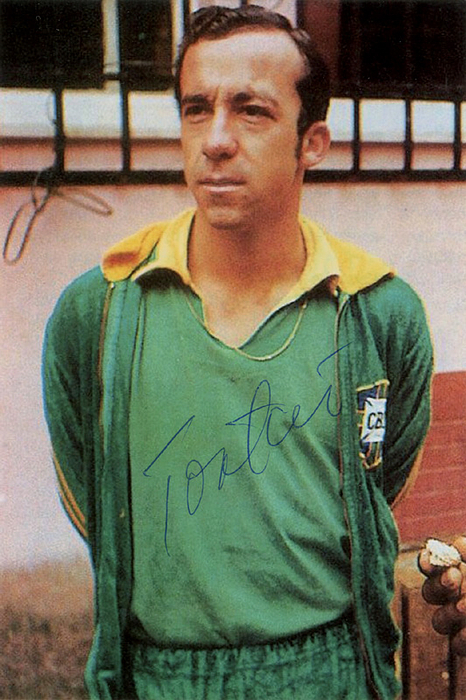 Tostao  | Weltmeister 1970 mit Brasilien. Handsigniertes Farb-Reprofoto (10x15 cm) von Tostao. Autogramme von Tostao sind extrem selten!.