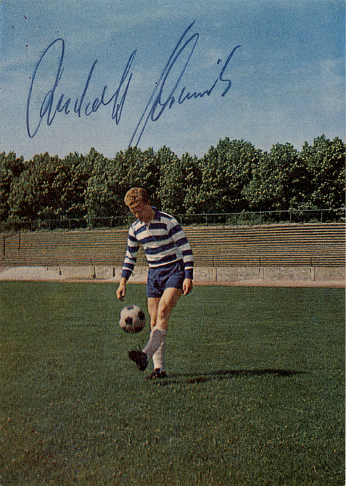 Schmidt, Rudi  | (1940-1966) Farbautogrammkarte von Bergmann (1965) mit original Signatur von Rudolph Schmidt (MSV Duisburg; Bayern München), 15x10,5 cm.