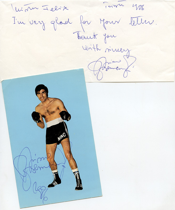  - Boxing World Championautograph. Nino Benvenuti: (1938–2025) Color autograph card with original signature by World Boxing Champion Nino Benvenuti (ITA), and a blank slip with a dedication by Benvenuti. Also a 1960 Olympic Champion. 15 x 10 cm + 21 x 9.5 cm. Condition: A