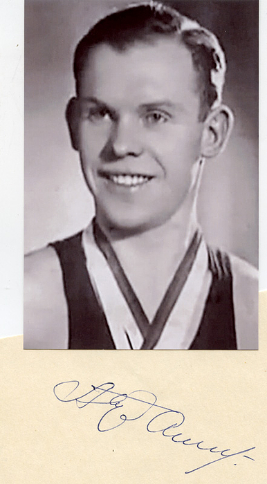 Bulakow, Anatoli  | (1930-1994) Blancobeleg mit original Autograph von Anatoli Bulakow (URS). Bronzemedaille bei den Olympischen Spielen 1952 im Boxen (Fliegengewicht). 13x9 cm.