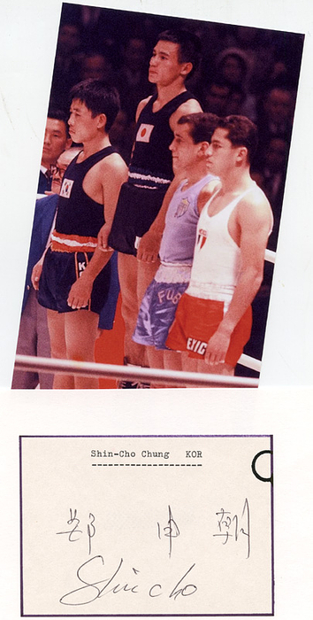 Chung Shin-cho  | (1940) Blancobeleg mit original Signatur von Chung Shin-cho (KOR). Silbermedaille im Boxen (Bantamgewicht) bei den Olympischen Spielen 1964, 14x6,5 cm.