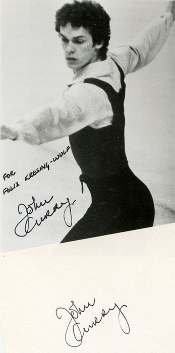  - Autograph Olympic Games 1976  Curry Iceskating: (1949–1994) Black-and-white reproduction photo and blank card, each bearing an original signature by John Curry (GBR). Gold medalist in men's figure skating at the 1976 Olympic Games; 1976 World Champion and 1976 European Champion. 13 x 9 cm and 10.5 x 7.5 cm. Condition: A