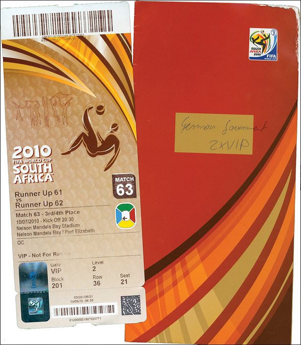 Eintrittskarte WM2010  | FIFA World Cup South Africa 2010. VIP - Ticket Spiel um Platz 3: Deutschland - Uruguay am 10.Juli in Port Elizabeth. 18x8 cm. Dabei: Original Tickethülle mit der Aufschrift "German Gouverment", 21,5x10,5 cm.