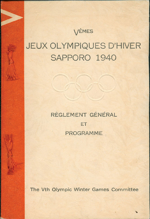 Olympic Wintergames Sapporo 1940 Programm - Vémes Jeux Olympiques d´hiver Sapporo 1940. Regulations Géneral et Programme. 50 pages and 3 folding plans. 18.5x12.5 cm cardboard. Sapporo The Vth Olympic Winter Games Committee (1938)  -Official regulations of the Sapporo 1940 Winter Olympics and complete program in French. With original silk bows for the book block. Due to the Sino-Japanese War in 1938, Sapporo returned the Winter Games on July 16, 1938. The Sapporo regulations, which were produced shortly before the return of the Games in 1938, were therefore not circulated! Absolute rarity!!! Condition: A-