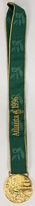  - Olympic Games Atlanta 1996 Gold winner medal: Gold medal for Cuba's first-place baseball victory at the 26th Summer Olympic Games in Atlanta 1996. Engraved with "Baseball" on the edge. Gold-plated silver (180 grams), 7 cm, thickness: 0.5 cm. With a green embroidered silk ribbon. Includes an original wooden box engraved with the 1996 Olympic Games logo, 17.5 x 13 x 5.5 cm. --Medal slightly tarnished; gilding slightly brittle due to the tropical climate in Cuba; minor signs of wear Condition: A- - Bild 5