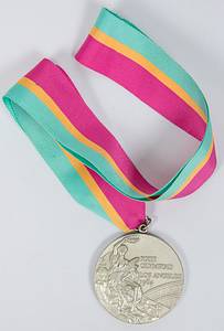  - Olympic Games 1984. Silver Winner Medal: "XXIII Olympiad Los Angeles 1984" awarded for 2nd place in handball for Germany. Engraving on the rim "Hockey Men". Silver (137 gramm), with silk ribbon, size 6 cm. Medal comes directly from the athlete. Condition: A - Bild 5