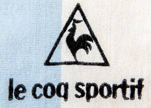  - Original match-worn Argentina shirt with number 25. Worn by Ruben Insuai in a 1983 Copa America match. Status: ABC --Long-sleeved jersey; size 4x5; embroidered federation logo, flocked le coq sportif logo; flocked back number; jersey has signs of wear (small stains); le coq sportif. Condition: A- - Bild 5