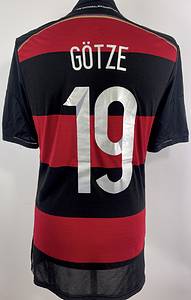 DFB - Trikot 2014 WM  | Original match issued DFB Spielertrikot mit der Nummer 19 von Mario Götze.Vorbereitet für das Gruppenspiel gegen die USA am 26.06.2014 in Recife, Brasilien, was die deutsche Nationalmannschaft 0:1 gewann, durch ein Tor von Thomas Müller.Status AAB. - Bild 10