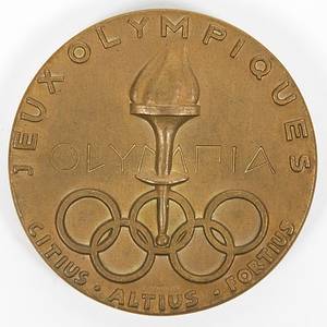  - Bronze medal from the 1956 Summer Olympic Games / Equestrian Games in Stockholm for third place. With edge stamp "Lagerströms - Mjolby" Bronze, 5 cm. --Only 12 bronze medals were awarded! --Melbourne, Australia, had been awarded the 1956 Olympic Games at the 1949 IOC Congress. This raised the question of how the equestrian competitions would be held. Australian Quarantine Law stipulated strict quarantine conditions, which would have meant a six-month quarantine for the horses… It wasn't until 1953 that the decision was made not to change the quarantine regulations and the equestrian competitions were canceled. Finally, in May 1954, the IOC reassigned the 1956 equestrian events separately from the other Olympic competitions, and Stockholm was awarded the venue. 164 athletes from 29 countries participated in the equestrian games. (wiki) Condition: A - Bild 3