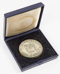 Participation Medal: Olympic Games Innsbruck 1976 - Silver plated bronze. In original presentation box. With corrosion as usual. 5 cm. Condition: B - Bild 4