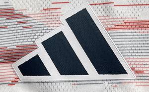 München, Bayern - Trikot 2025  | Original match issued FC Bayern  Spielertrikot mit der Nummer 11 von Kingsley Coman. Vorbereitet für ein Spiel der FIFA Klub Weltmeisterschaft 2025 in den USA. Coman hat aktuell 59 Länderspiele für die französische Nationalmannschaft bestritten und gewann bisher einmal die UEFA Championsleague. Status:ABB. - Bild 7