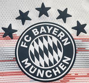  - Original match-issued FC Bayern Munich player shirt with number 11, Kingsley Coman. Designed for a match at the 2025 FIFA Club World Cup in the USA. Coman has currently earned 59 caps for the French national team and has won the UEFA Champions League once. Status:ABB. Short-sleeved shirt; size 5; club emblem, manufacturer logo Adidas applied; sponsor 'T...', club name, player number, and player name gummed on; back number 25 cm high; Club World Cup patch, Football Unites The World patch, and Audi sleeve patch gummed on; 100% polyester; Made in Thailand;  --Jersey comes from a Bayern Munich employee Condition: A - Bild 8