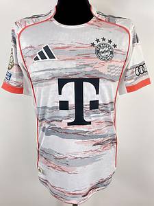 München, Bayern - Trikot 2025  | Original match issued FC Bayern  Spielertrikot mit der Nummer 11 von Kingsley Coman. Vorbereitet für ein Spiel der FIFA Klub Weltmeisterschaft 2025 in den USA. Coman hat aktuell 59 Länderspiele für die französische Nationalmannschaft bestritten und gewann bisher einmal die UEFA Championsleague. Status:ABB. - Bild 10