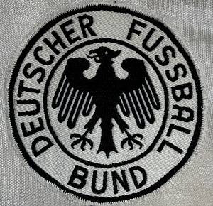  - Original match-worn Germany player shirt with the number 13. Worn by Dietmar Danner in a match during the 1976 European Championship in Yugoslavia. The shirt comes from the collection of a former DFB (German Football Association) staff member. Status ABA jersey, long-sleeved; size M; DFB crest embroidered; player number sewn on; polyester-cotton blend; made in West Germany. Condition: A - Bild 5
