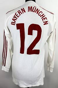  - Original match-worn FC Bayern Munich shirt, number 12, worn by Wolfgang Kraus. Worn in a Bundesliga match during the 1981/82 season. Condition: ABB  Long-sleeved shirt; size L; Adidas logo applied; sponsor logo Magirus Deutz, club name, and player number flocked; 100% cotton; Made West-Germany ; Condition: A - Bild 3
