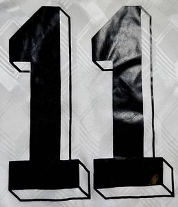  - Original match-worn Austrian player shirt with the number 11, worn by Andreas Herzog. Worn in the international match against Germany on November 18, 1992, in Nuremberg. Condition: AAB. The teams wore black armbands in honor of Ernst Happel, who died on November 14, 1982. Long-sleeved shirt; size XL; national team emblem sewn on, Puma manufacturer's logo applied; player number rubberized; 100% polyester; Made in Germany; The jersey comes from the collection of a former DFB official. Condition: A- - Bild 3