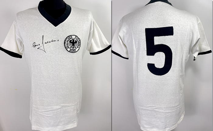 DFB - Trikot 1973 Beckenbauer  | Original match worn Deutschland  Spielertrikot mit der Nummer 5. Getragen von Franz Beckenbauer im Spiel gegen Brasilien 1973 in Berlin am 16.06.1973. Trikot stammt aus der Sammlung eines ehemaligen DFB-Betreuers. Status ABB