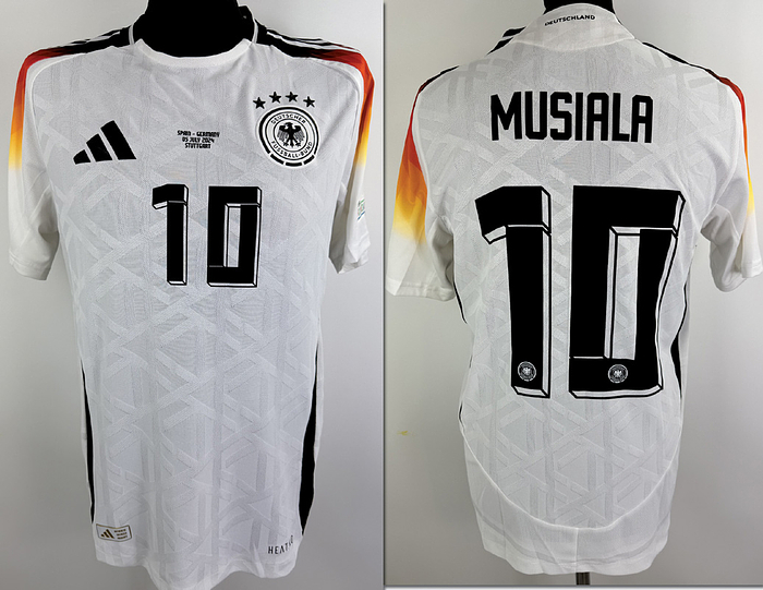 DFB - Trikot 2024 EM Musiala  | Original match issued DFB Spielertrikot mit der Nummer 10 von Jamal Musiala. Vorbereitet für das Spiel gegen Spanien am 05.07.2024 in Stuttgart.Trikot stammt aus der Sammlung eines ehemaligen DFB-Mitarbeiters. StatusAAB