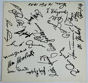 Schallplatte WM 1954+1958  | Fußball-Weltmeisterschaft. 1954 Bern. 1958 Stockholm. Am Mikrophon: Herbert Zimmermann. Sondercover, 32x32 cm. Auf dem Cover 20 original Signaturen von Alt-Nationalspielern vom 16. August 1973 bei einem Treffen der Alt-Internationalen, bei dem die Spieler diese Platte von Ariola als Geschenk erhieltenn. Signaturen von : Goldbrunner, Janes, Stuhlfauth, H.Erhardt, Kuzurra, O.Walter, Kupfer, Lehnert, Münzberger, Szepan, H.Rahn, U.Seeler, Morlock, Posipal, Tilkowski. Persönliches Exemplar von Werner Liebrich. - Bild 3