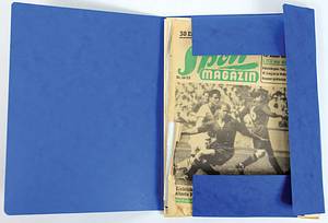 Sorry, no english description is available. ...  -  -- (Dieses Objekt wird mit Echtheitszertifikat ausgeliefert - COA  --. Condition: B-C.....Das Stück kommt direkt aus der Sammlung von Werner Liebrich (1927-1995). Fußball - Weltmeister 1954. 16 DFB A-Länderspiele. 1.FC Kaiserslautern 365 Spiele, 2x Deutscher Fußball - Meister 1951 + 1953. - Bild 2