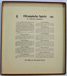  - "Olympic Games" – Dice Board Game, featuring a cardboard game board (48.5 x 35 cm) and numerous wooden playing pieces. Instructions printed inside the lid. Manufacturer: Verlag Liliput – Abel/Krüger. Circa 1936. Housed in its original cardboard box (36 x 31.5 x 3.5 cm). --A beautiful game produced for the 1936 Berlin Olympic Games. The lid image and game board illustration are lithographed. Source: Brettspiel-Museum.de. Very rare! Condition: B- - Bild 3