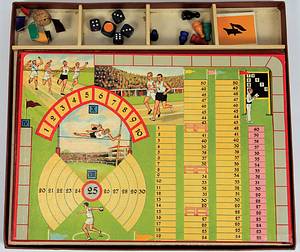  - "Olympic Games" – Dice Board Game, featuring a cardboard game board (48.5 x 35 cm) and numerous wooden playing pieces. Instructions printed inside the lid. Manufacturer: Verlag Liliput – Abel/Krüger. Circa 1936. Housed in its original cardboard box (36 x 31.5 x 3.5 cm). --A beautiful game produced for the 1936 Berlin Olympic Games. The lid image and game board illustration are lithographed. Source: Brettspiel-Museum.de. Very rare! Condition: B- - Bild 5