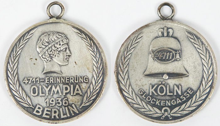 Medaille OSS1936  | Versilberte Eisenmedaille zur Erinnerung an die Olympischen Spiele mit Werbung für „4711“. 3,5 cm.
