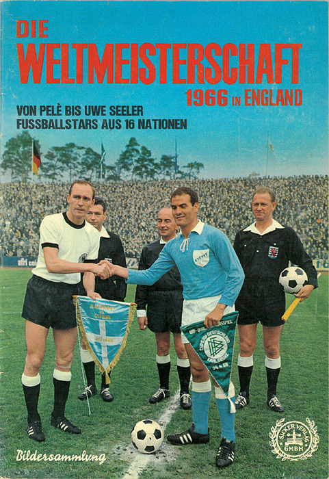 World Cup 1966 Football Sticker Album Sicker Pele - World Cup 1966 Football Sticker Album Sicker: Sammelbilder-Sicker - "Die Weltmeisterschaft 1966 in England. Von Pele bis Uwe Seeler, Fußballstars aus 16 Nationen". (with the most missing Pele sticker). 26 pages, 21 x 30 cm, cardboard cover, with 302 color collectible cards (complete), Sicker, Frankfurt 1966. --Inside Back Cover: Results Entries Condition: C