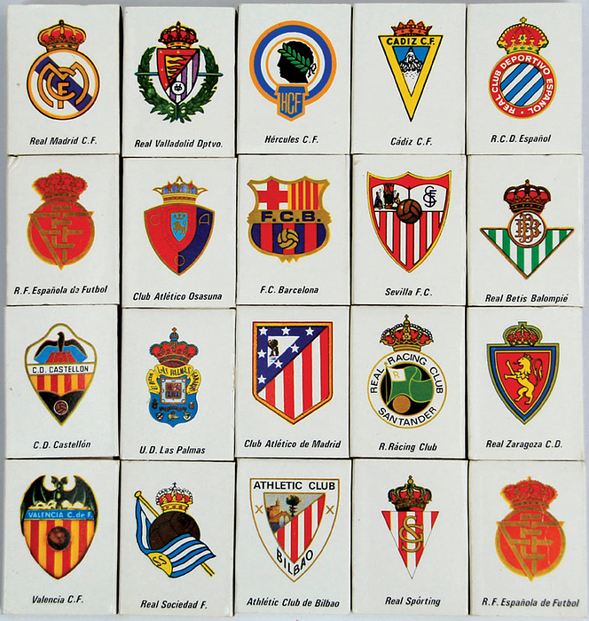  - Football Spain: 20 matchboxes featuring the colored club logos of Spanish football teams from the 1981–1982 Primera División season. Manufacturer: Forsforera, 1981; cardboard with striking surface, filled with matches; 4.5 x 3.5 x 1 cm. Complete collection Condition: A-