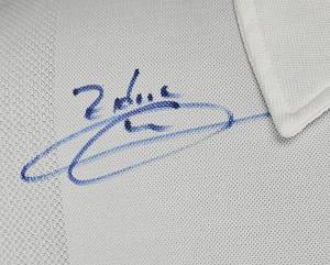 Madrid, Real - 2002  | Original Adidas Chamions League Fanshirt Real Madrid 2002 - 2003 mit 8 original Signaturen der damalign Superstars von Real: Zidane, Beckham, Ronaldo, Figo, Casillas, Roberto Carlos, Helguera und Raul. Größe XL - Bild 2
