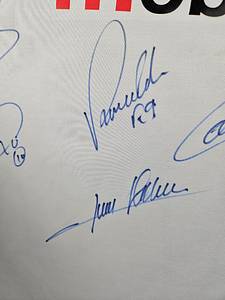 Madrid, Real - 2002  | Original Adidas Chamions League Fanshirt Real Madrid 2002 - 2003 mit 8 original Signaturen der damalign Superstars von Real: Zidane, Beckham, Ronaldo, Figo, Casillas, Roberto Carlos, Helguera und Raul. Größe XL - Bild 5