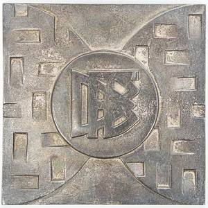  - Winner's medal belonging to Reinhard "Stan" Libuda, awarded as a player for Schalke 04 for finishing in 2nd place in the 1969 DFB-Pokal following the final match held on June 14, 1969, in Frankfurt (Bayern Munich 2–1 Schalke 04). Heavy bronze plaque (1.4 kg, silver-plated) inscribed "DFB Vereinspokal 1969." 12.5 x 12.5 cm. Housed in its original presentation case. --The players of Bayern Munich received the same medal, albeit gold-plated. Only 22 silver-plated medals were issued to the players of Schalke 04. --This item comes directly from the estate of Reinhard "Stan" Libuda (1943–1996). 3rd Place – 1970 FIFA World Cup. 26 Senior International Caps (DFB). 289 Bundesliga Matches (Schalke 04 + Borussia Dortmund). European Cup Winner 1966 (with Dortmund). DFB Cup Winner 1972 (with Schalke). German Vice-Champion 1966 (BVB) + 1972 (Schalke). The item is supplied with a Certificate of Authenticity (COA)! Condition: A- - Bild 2