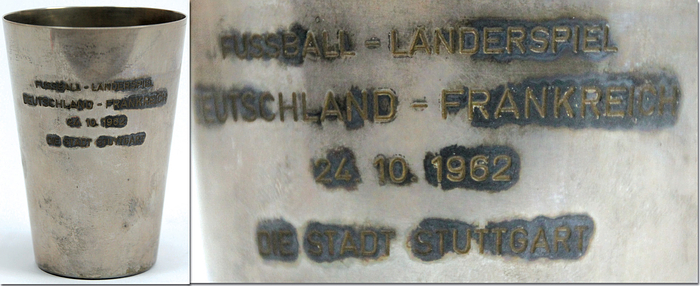 4Erinnerungsbecher 1962 - Leo Wilden  | Versilberter Erinnerungsbecher mit Gravur „Fussball Länderspiel Deutschland - Frankreich 24.10.1962. Die Stadt Stuttgart“. Höhe: 10,5 cm. Bekam Leo Wilden für seine Teilnahme an diesem Länderspiel.