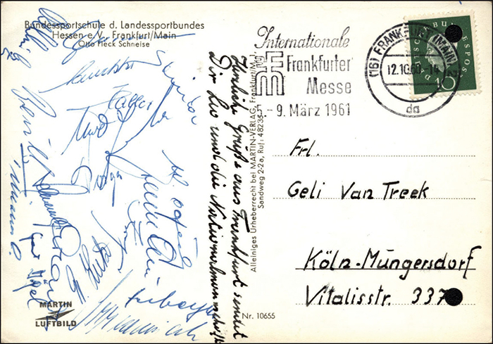 Sorry, no english description is available. ...  -  Condition: A.....Signaturen von Herberger, Stinka, Tilkowski, Szymanik, Schnellinger, G.Dörfel, Erhardt, Haller, Lutz, Giesemann u.a. ---Das Stück kommt direkt aus dem Nachlass von Leo Wilden (1936-2022). Urgestein des 1.FC Köln (1959-63 119 Oberligaspiele, 1963-66 63 Bundesligaspiele). Deutscher Meister 1962 + 1964, Vizemeister 1960 + 1963, 4x Westdeutscher Meister. 15 DFB A-Länderspiele. Teilnehmer Fußball - Weltmeisterschaft 1962. Das Stücke wird mit einem Echtheitszertifikat ( COA) geliefert!