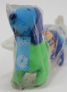 - Olympic Games Munich 1972. "Waldi", mascot made by „Hegi“ for the Olympic Games in Munich 1972 Colour cloth with tag at the neck. 33x15 cm. In original wrapping (with tears). Original mascot from 1972, no replica. Replicas have been on the market since approx. 2022 (these can be recognised by the Olympic Games logo embroidered on the body). Condition: A - Bild 3