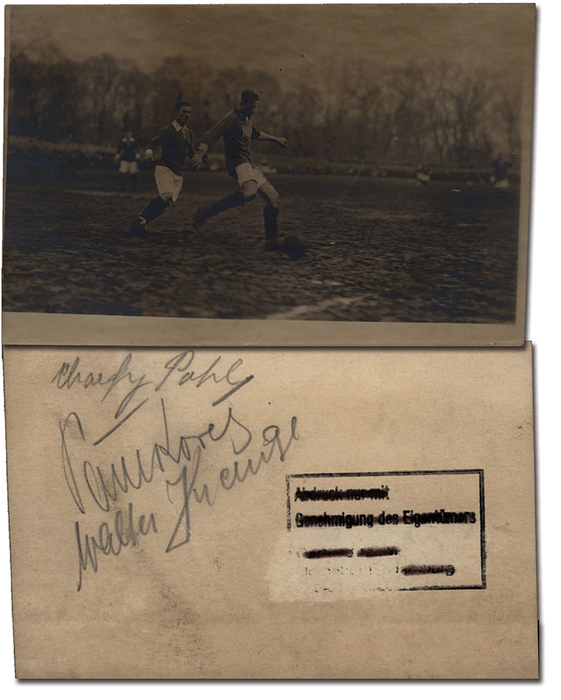 Sorry, no english description is available. ...  -  Condition: B-.....Das Foto zeigt ein Spiel von Viktoria Hamburg ca. 1919.