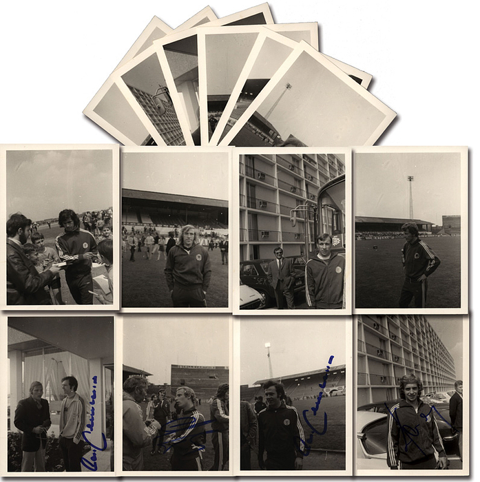 Deutschland Europameister 1972  | 14 original Fotos von der deutschen Nationalmannschaft bei der Endrunde der Fußball Europameisterschaft 1972 in Brüssel beim Taring und im Mannschaftsquartier. 4 Fotos mit original Signaturen von 2x Beckenbauer, Kremers und Vogts. 10,5x8 cm.