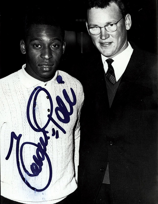  - Pele: (1940–2022) Black-and-white photograph with original signature by Pelé. (Brazilian footballer – World Champion 1958, 1962, and 1970) signed "Edson Pelé." 13 x 10 cm. Condition: A