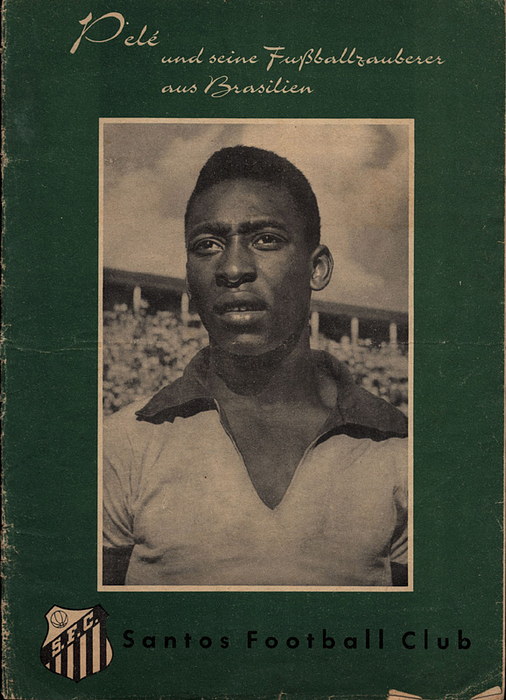  - Santos FC Special Issue 1959: "Pele und seine Fußballzauberer aus Brasilien. Santos Football Club" (Pelé and His Football Magicians from Brazil: Santos Football Club - Transl.), 12 pages with 20 b/w-fotos, 29.5 x 20.5 cm --Rare German-language special issue commemorating the FC Santos tour match—featuring Pelé—in Hanover on June 13, 1959 — Tears at edges. Condition: C