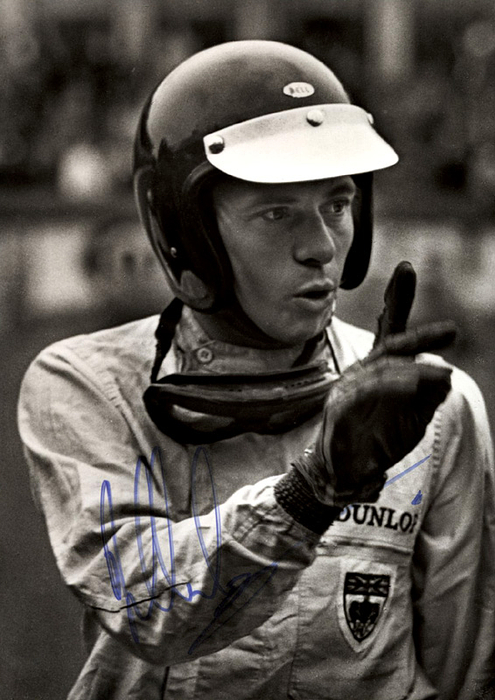 - Autogramme: Formula 1: Jim Clark: (1936-1968) Autograph card (B&W photo) with original signature by 1963 and 1965 Formula 1 World Champion Jim Clark (GBR). 14.5 x 1.5 cm. Condition: A