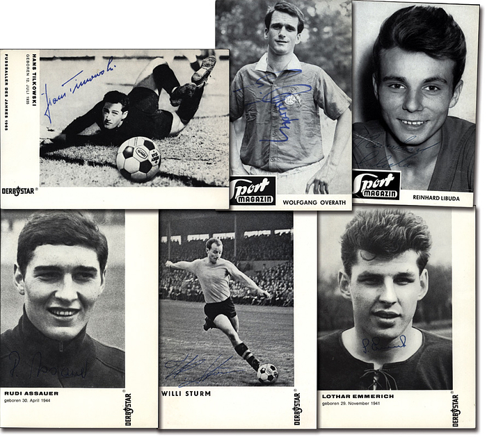DerbyStar + Sport Magazin  | 4 S/W-Autogrammkarten von "DerbyStar", je 14,5x10,5 cm und 3 S/W-Sammelbilder von "Sport Magazin", 13,5x9 cm. Alle mit original Signaturen der abgebildeten Spieler: Libuda, Overth, K.H.Thielen, Assauer, W.Sturm, Emmerich, Tilkowski.