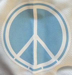DFB - Trikot 2021  | Original DFB Trikot mit der Nummer 8  von Leon Goretzka.Vorbereitet für das Länderspiel gegen die Ukraine am 12.06.2021 in Bremen. Der DFB-Adler des Trikots zeigt sich zur Würdigung  des 1000. Länderspiels der deutschen  Nationalmannschaft in einem extra für dieses Spiel gefertigtem Design. Status: AAC. - Bild 3