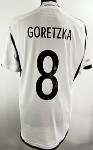  - Original DFB jersey with the number 8, worn by Leon Goretzka. Prepared for the international match against Ukraine on June 12, 2021, in Bremen. The DFB eagle on the jersey features a design created especially for the 1000th international match of the German national team. Condition: AAC; short-sleeved jersey; size XL; DFB eagle and Adidas logo embroidered; player number and name rubberized; "We are here for you" patch and peace patch rubberized; 100% polyester; made in China; condition A. Condition: A - Bild 6